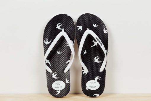 home lee jandals black with bird print